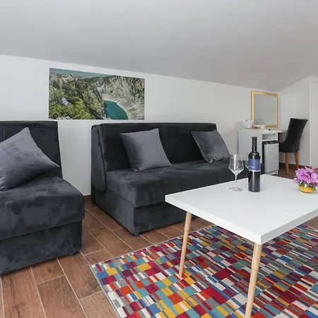 شقة Niko تروغير