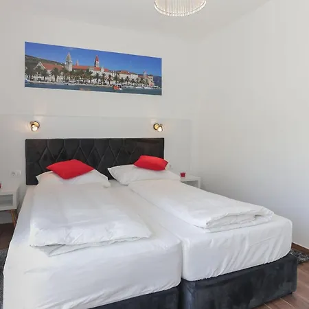 Διαμέρισμα Niko Τρογκίρ