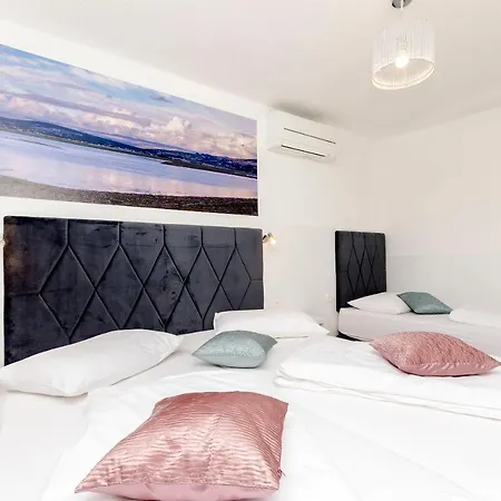 Niko * Τρογκίρ