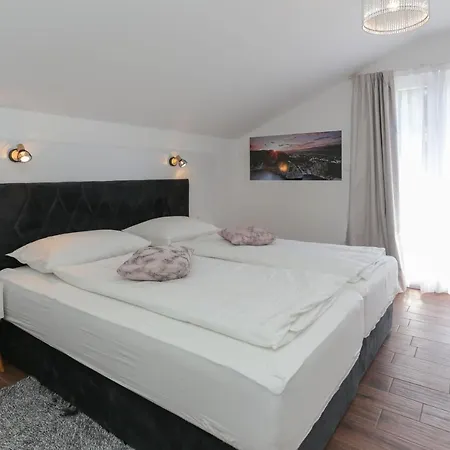 Διαμέρισμα Niko Τρογκίρ