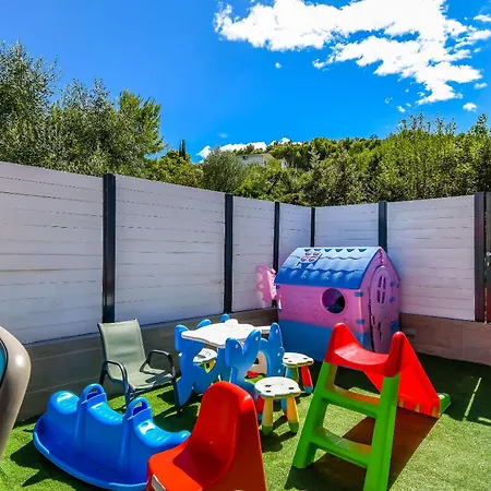 Niko Апартаменты Трогир